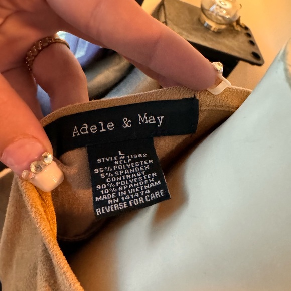 Sway and black blouse - Picture 4 of 5